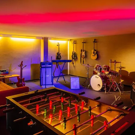 Np House- Social Hotel&coworking By Networking Premium, Free Shuttle 4*